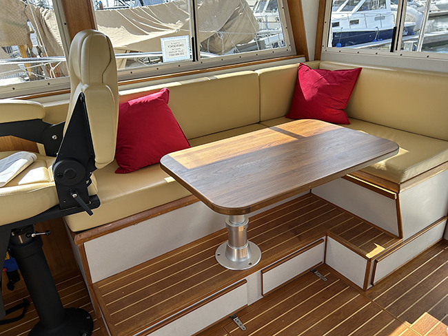 Salon starboard