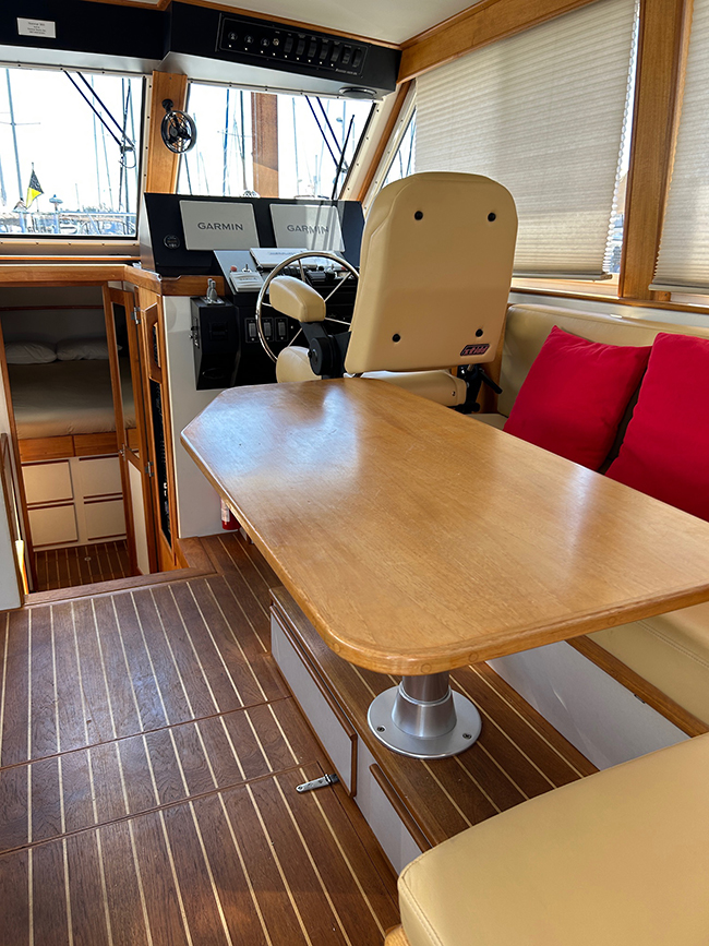 Salon starboard
